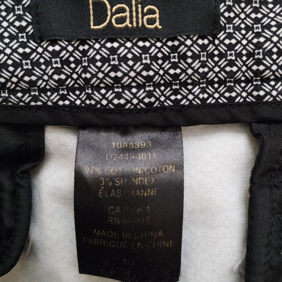 Dalia Women's Size 10 Capri Slacks Gray & Black Pattern with Pockets Regular Fit - Picture 2 of 6